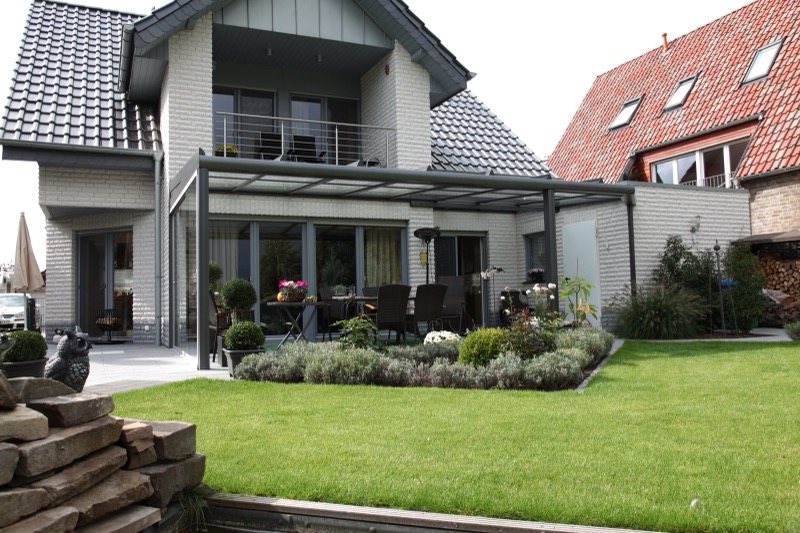 Terrassenüberdachung mit Glasschiebeanlage Bild